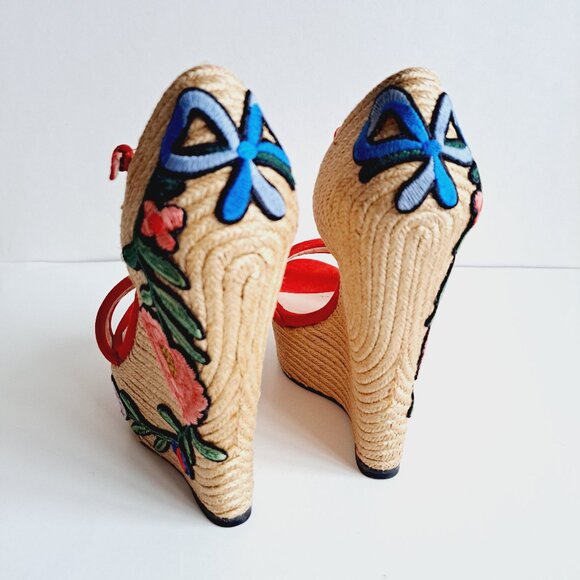 Gucci Red Suede Floral Embroidered Wedge Platform Ankle Strap Size 36.5 - Picture 13 of 16